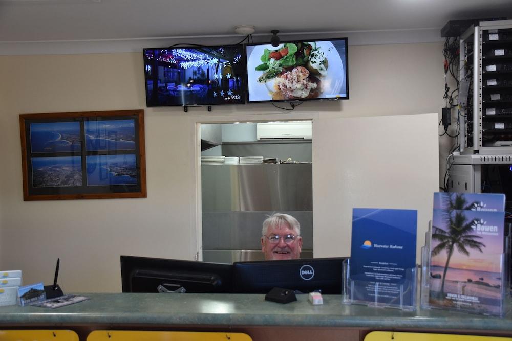 בואוון Bluewater Harbour Motel מראה חיצוני תמונה