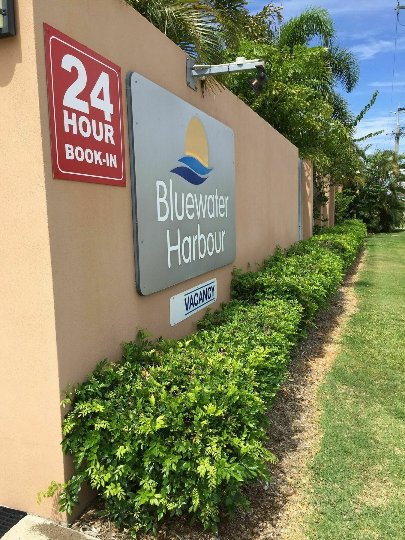 בואוון Bluewater Harbour Motel מראה חיצוני תמונה